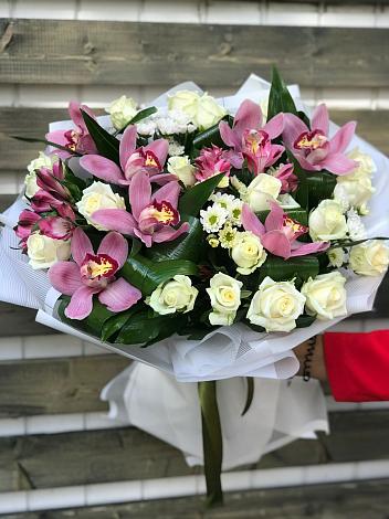 Букет цветов из: Розы и Хризантемы в Новоселки