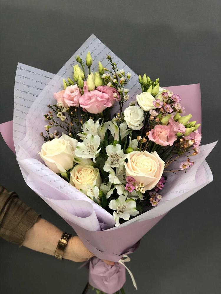 Букет цветов из: Альстромерии, Розы и Лизиантусы в Новоселки