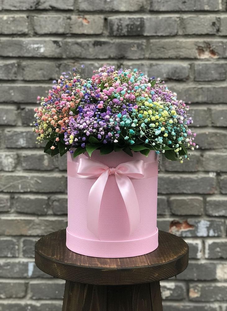 Цветочная композиция из Гипсофила и Розы в шляпной коробке в Новоселки