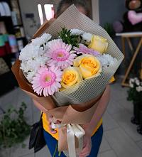 Букет цветов из:  Герберы, Розы и Хризантемы в Новоселки