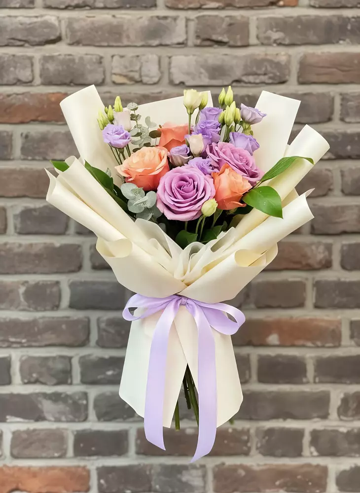 Букет цветов из: Лизиантусы и Розы в Новоселки