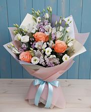 Букет цветов из:  Лизиантусы, Розы, Альстромерии и Гипсофила в Новоселки