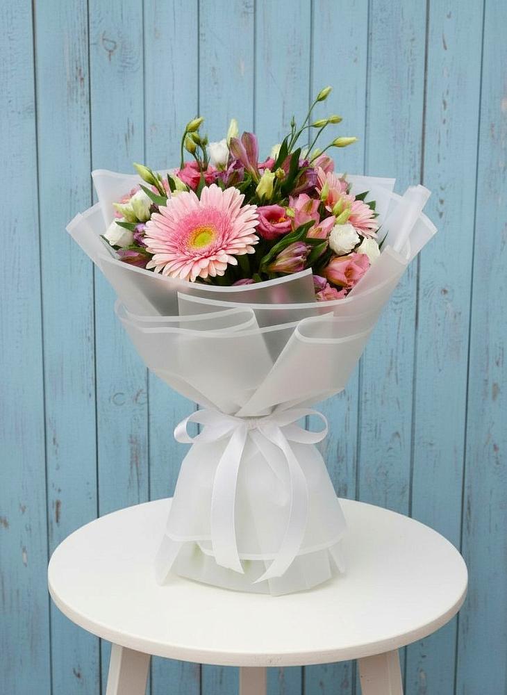 Букет цветов из: Герберы, Альстромерии и Лизиантусы в Новоселки