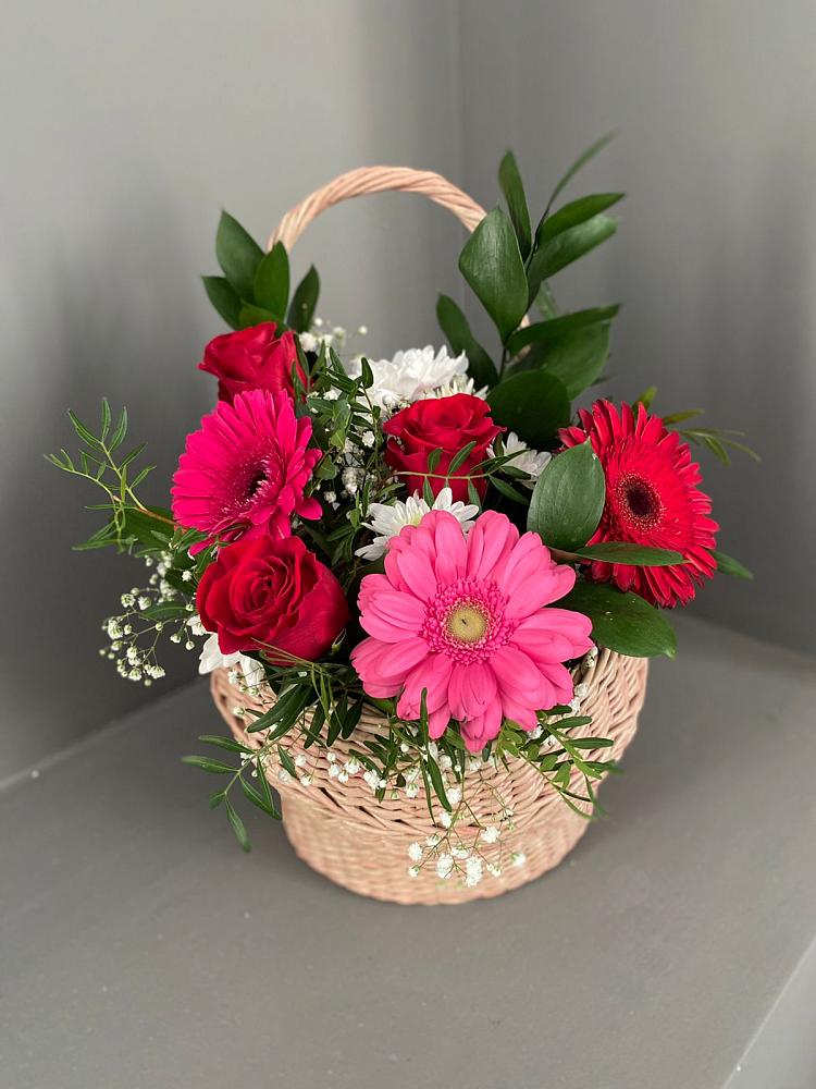 Цветочная композиция из Розы, Хризантемы и Герберы в корзине в Новоселки