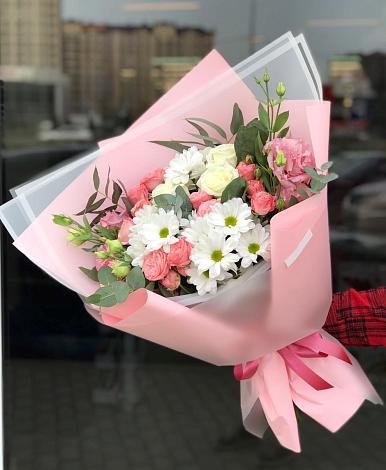 Букет цветов из: Розы, Лизиантусы и Хризантемы в Новоселки