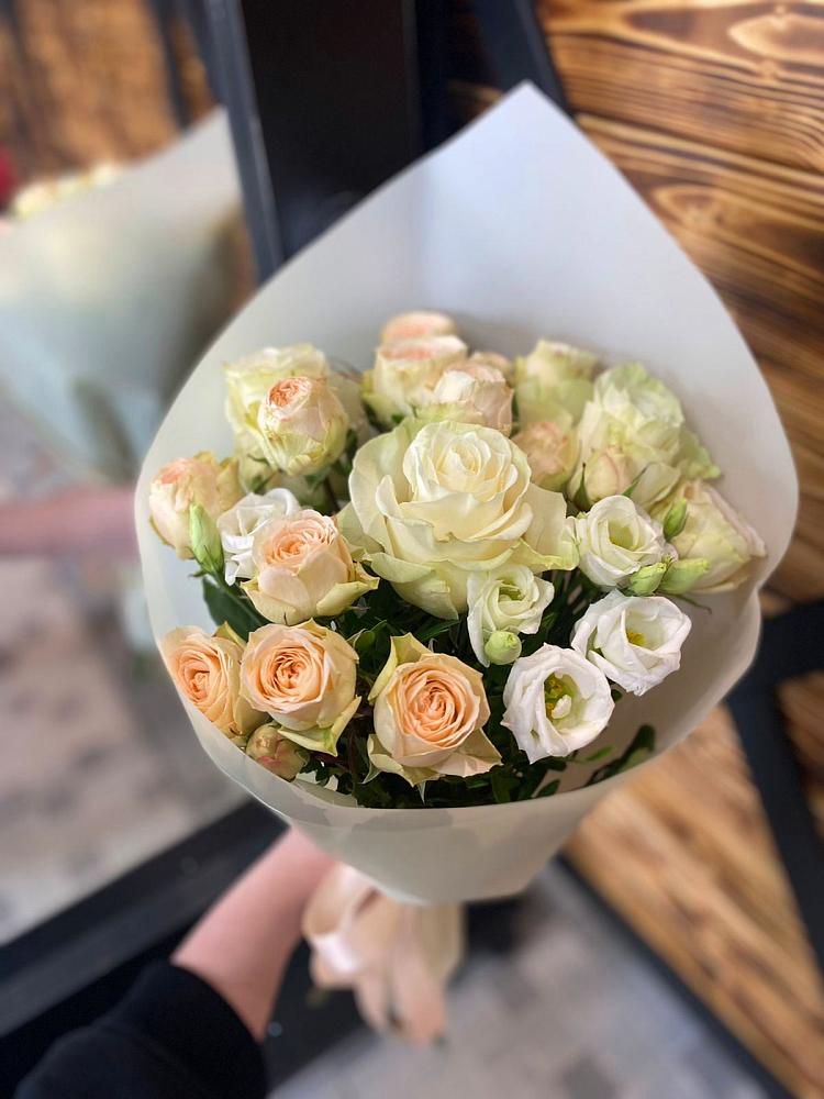 Букет цветов из: Розы и Лизиантусы в Новоселки